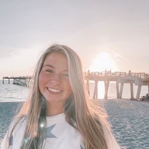 Meet your Posher, Carli